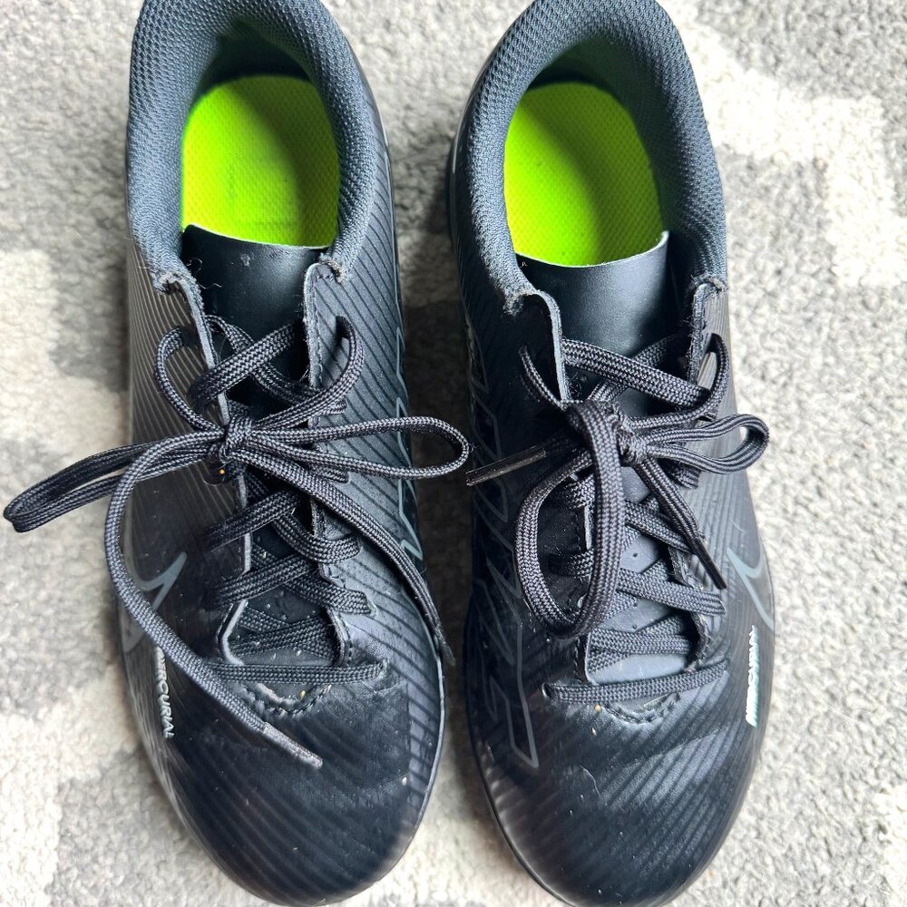 Nike Jr. Mercurial Vapor 16 Club (Black) Size 4Y